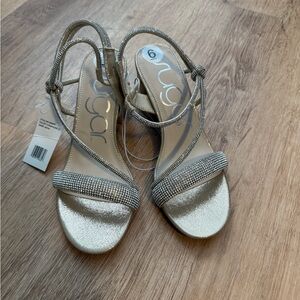 Sugar Women's Glittering Silver Champagne Sandals -size 6